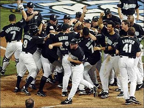 2003 World Series Game 4 - Photo 8 - Pictures - CBS News