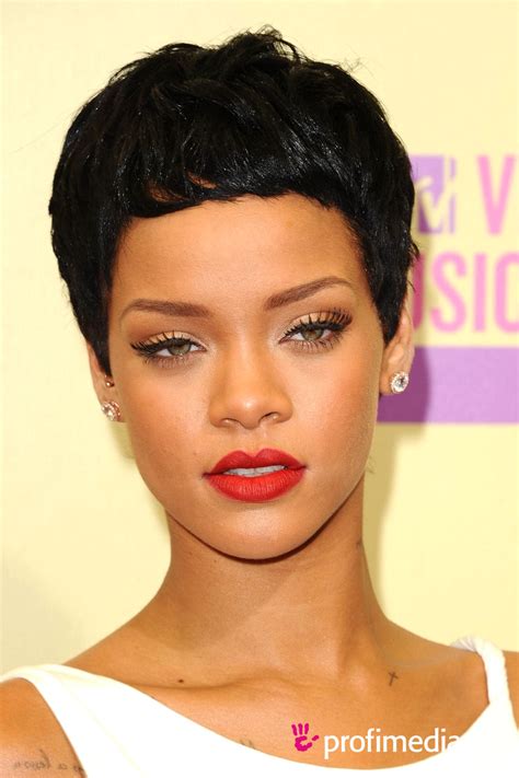 Rihanna - - hairstyle - easyHairStyler