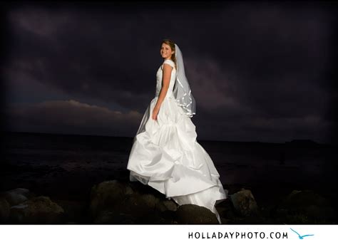 TAYLOR’S BRIDAL : KOOLAU WEDDING PHOTOGRAPHY HAWAII – Holladay Photo