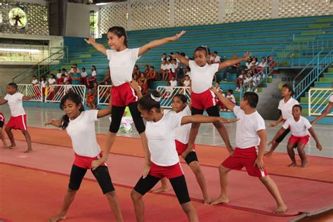 Destreza! Docentes de Educación Física presentan tablas gimnásticas en gimnasio Yuyín Luzcando ...