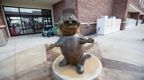 PHOTO GALLERY: Buc-ee's Opens Its Inaugural Store in Kentucky | Convenience Store News