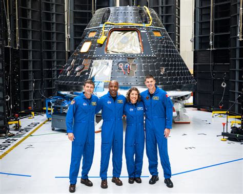 NASA’s Artemis II crew meets their Moonship | Ars Technica