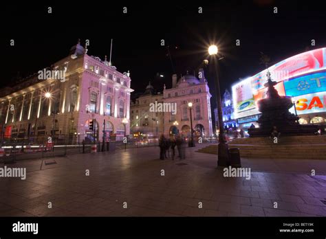 piccadilly circus night time Stock Photo - Alamy