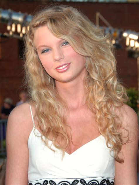 Taylor Swift's Curly Hair Returns In Video She Recorded for Russell ...