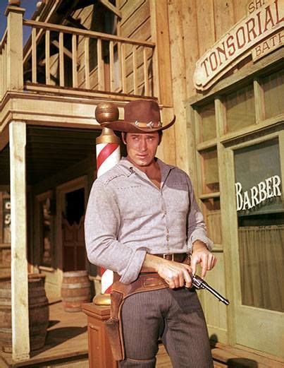 Clint Walker as Cheyenne in the TV Show