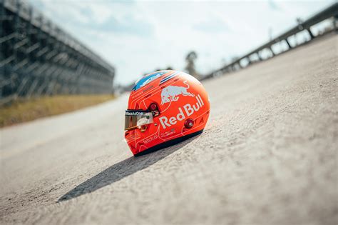 Alexander Albon unveils visionary 2022 F1 Italian GP helmet[F1-Gate.com ...