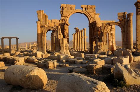 Monumental arch at Palmyra (2) | Palmyra | Pictures | Geography im Austria-Forum