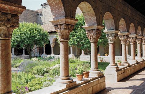 Opening the Cloister | Wellesley Magazine