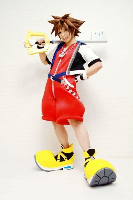 kingdom hearts sora cosplay- How do they make the outfit look so exact ...