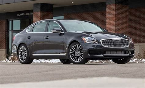 Kia K900 Features and Specs