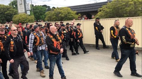 Bandidos, Hells Angels meet for lunch after bikie Jason Fahey patches over | NT News