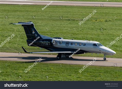 Embraer Phenom 300 Aircraft Taxiing Airport Stock Photo 1976105429 | Shutterstock