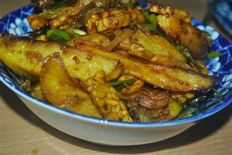 Kentang Goreng Berlada (Spicy Fried Potatoes) - Malaysian Spice