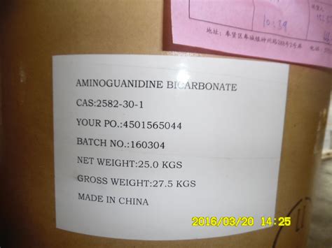 Aminoguanidine bicarbonate CAS 2582-30-1