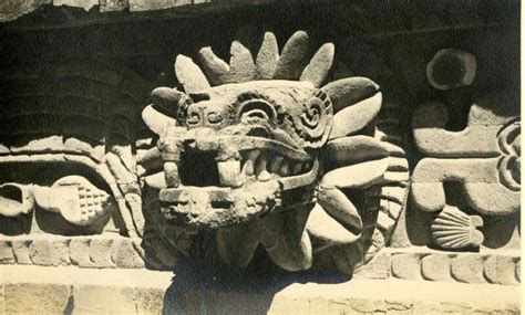 [Escultura de la Serpiente Emplumada en Teotihuacán (México)] [fotografía]. - Biblioteca ...