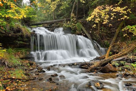 15 Magnificent Waterfalls in Michigan (That You MUST Visit!)