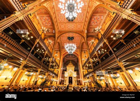 Interior in the Dohany Street Synagogue (Great Synagogue), largest ...