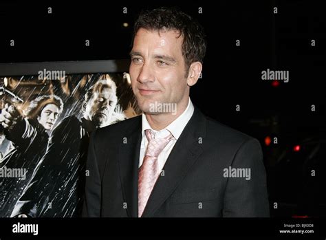 Clive owen sin city film hi-res stock photography and images - Alamy