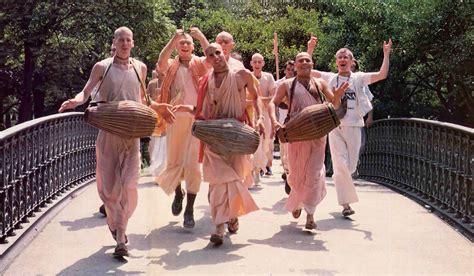 Devotees chanting Hare Krishna in New York’s Central Park – Back to Godhead