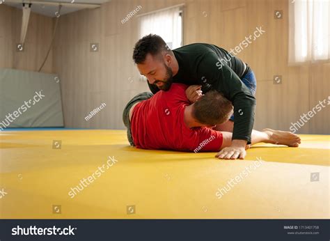 Mma Fighter Beard Arm Locking His Stock Photo 1713401758 | Shutterstock