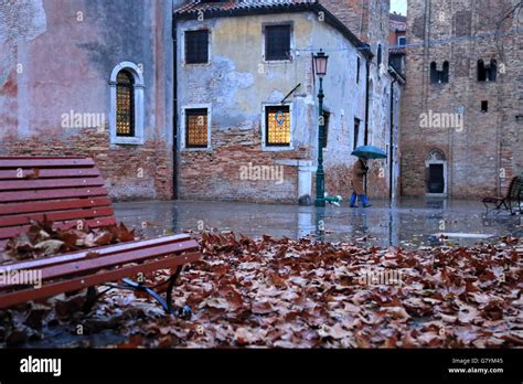 Autumn in Venice, Campo San Giacomo dell'Orio Stock Photo - Alamy