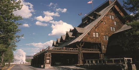 Old Faithful Inn, Historic Hotels in Yellowstone National Park, Wyoming