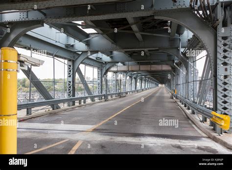 The Whirlpool Rapids Bridge across the Niagara River in Canada Stock Photo - Alamy