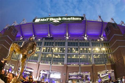 Ray Lewis Statue at Baltimore Raven's M&T Bank Stadium | Flickr