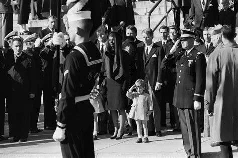 John Jr. salutes at his father's funeral | Jfk funeral, Jfk jr, Iconic ...