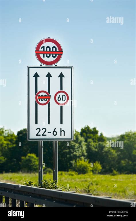 German autobahn time-of-day-dependent speed limit lane restrictions Stock Photo: 12111756 - Alamy