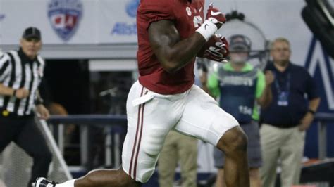 Derrick Henry lifts up Alabama's offense | PFF News & Analysis | PFF