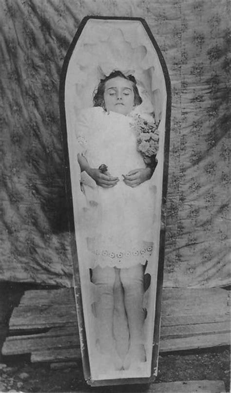 Why Take Pictures of the Dead? Peculiar Post-Mortem Photography | HubPages