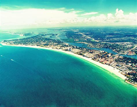 Siesta Key Beach in Sarasota, Florida. | Carribean islands, Siesta key beach, Beautiful beaches