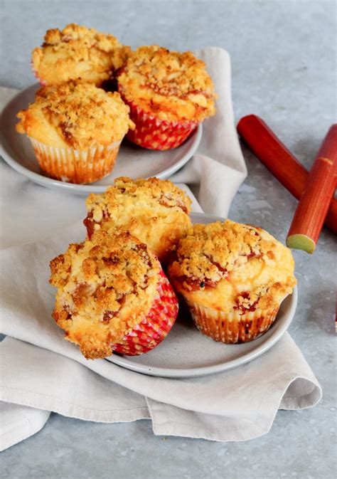 Rhubarb Crumble Muffins – Curly's Cooking