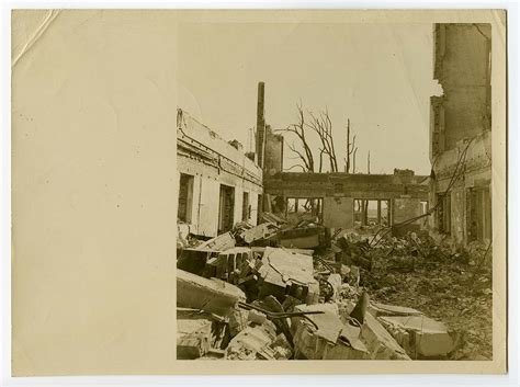 [Ruins of interior of Hiroshima Prefectural Commercial Exhibition Hall ...