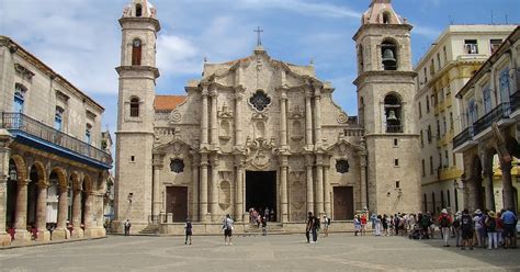 ¿Qué hacer al llegar a Plaza de La Catedral? Viaje a cuba