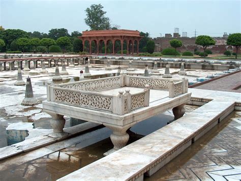 Shalimar Gardens Lahore : Historical Facts - TheTravelShots