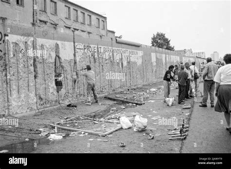 The Berlin Wall in 1990 Stock Photo - Alamy