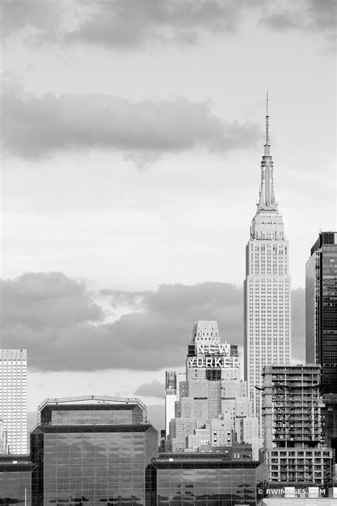 Framed Photo Print of THE NEW YORKER BUILDING MANHATTAN SKYLINE NEW ...