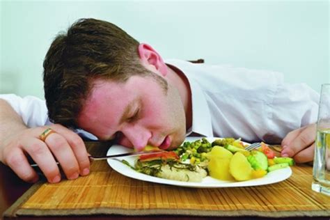 Is It Bad to Lie Down After Eating? How Long to Wait Before Sleeping?