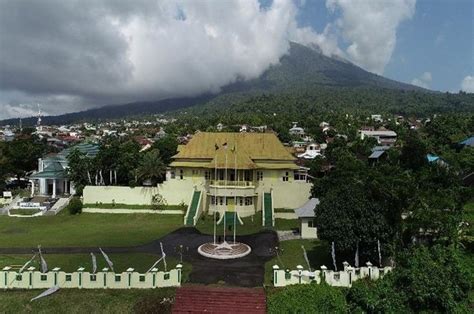 Sejarah Kerajaan Ternate: Masuknya Islam, Masa Kejayaan, dan Kemunduran - Adjar