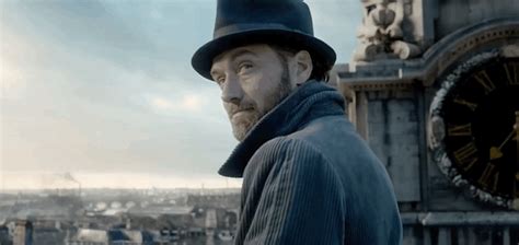 Watch Jude Law As Hot-Dumbledore In The New 'Fantastic Beasts' Trailer