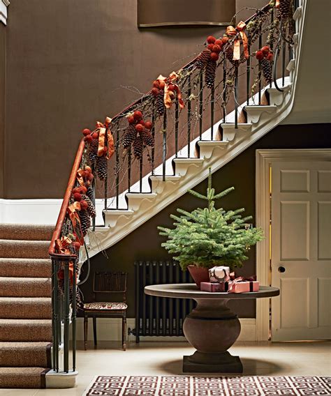 Christmas hallway ideas – Christmas hallway decorations to impress