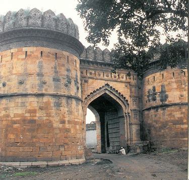 Achalpur Fort, India Tourist Information