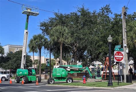 City decorating Downtown Ocala Square for holiday season despite Light ...