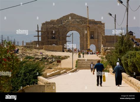 Hadrian's Arch at Jerash, Jordan Stock Photo - Alamy