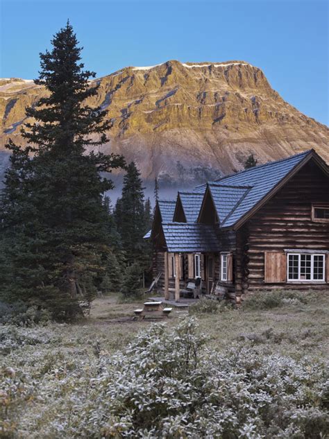 BEST Cabins in Lake Louise to Book for a Cozy Stay