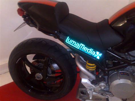 Covering électroluminescent pour moto | Total Covering Voiture et Bâtiment