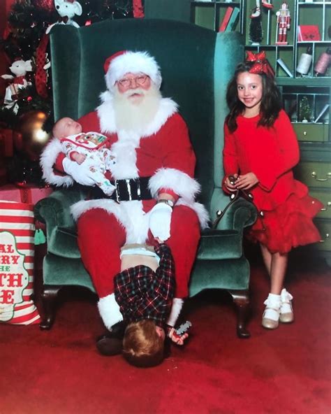 30 Times People Put A Funny Twist On Pics With Santa In Malls | Bored Panda