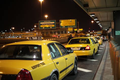 Airport Taxi Lineup - Janus Cam